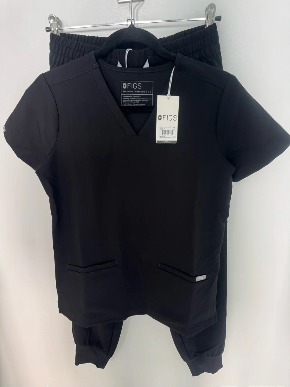 FIGS Black Casma 3-pocket Scrub Top and Uman relaxed jogger scrub pant